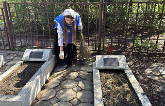 В Хасавюрте прошел субботник по благоустройству воинских захоронений
