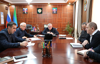 Глава Казбековского района провел аппаратное совещание