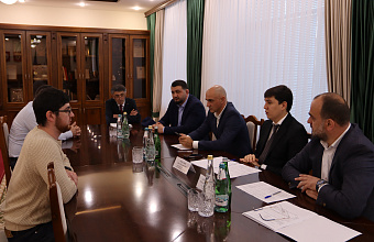 Руководитель Комитета по госзакупкам провел выездной прием граждан в Буйнакске