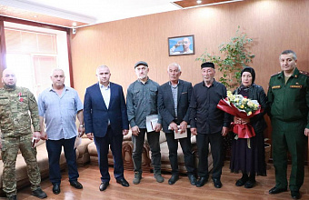 В Казбековском районе прошла церемония вручения госнаград военнослужащим