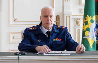 Бастрыкин потребовал доклад после падения глыбы льда на женщину с ребенком в Махачкале