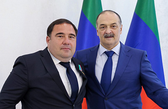 Сергей Меликов наградил главу Хасавюртовского района медалью за вклад в социально-экономическое развитие региона