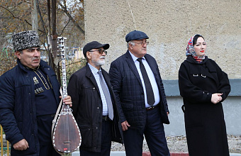 Мемориальная доска в честь поэта Сулеймана Стальского появилась на одной из улиц Кизляра