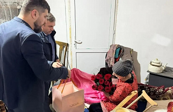 Студенты-волонтеры Кизлярского педколледжа поздравили матерей участников СВО