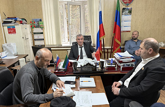 Глава Тляратинского района провел аппаратное совещание по вопросам управления и благоустройства