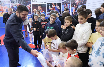 Садулаев открыл борцовский зал в Москве