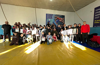 Курахский район отметил предстоящий День защитника Отечества Первенством по вольной борьбе