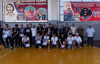 В Сулейман-Стальском районе прошел XX Юбилейный турнир по волейболу памяти Героя России Радима Халикова