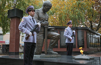 Сергей Меликов обратился к дагестанцам в День памяти погибших при выполнении служебных обязанностей сотрудников ОВД