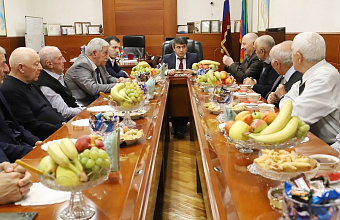Ко Дню пожилых людей Магомед Курбанов встретился с ветеранами труда и общественными деятелями Табасаранского района