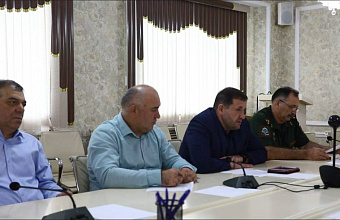 Глава Хасавюрта передал орден Мужества вдове героя СВО Умара Газиева