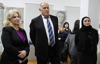 Абдулмуслим Абдулмуслимов посетил выставку «Уголь Донбасса», посвященную героям СВО