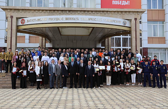 Абдулмуслим Абдулмуслимов провел встречу с учащимися вузов в канун Дня российского студенчества