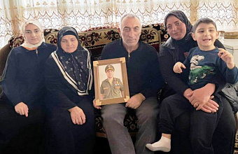 Работники ЦСО Гунибского района поздравили семьи участников СВО с Днем Героев Отечества