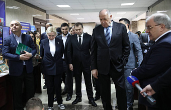 Премьер-министр Дагестана осмотрел выставку достижений вузов региона на базе ДГТУ