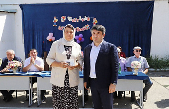 Магомед Курбанов принял участие в праздничной линейке Хучнинской средней школы №2 Табасаранского района