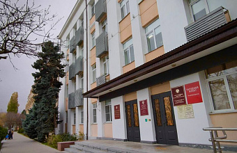 Абдулмуслим Абдулмуслимов поздравил коллектив Миннаца Дагестана с 35-летием со дня основания ведомства