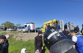Автомобиль столкнулся с поездом на ж/д переезде в Кизляре