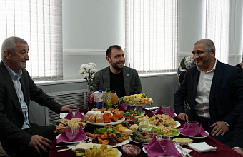 Праздничное мероприятие ко Дню матери прошло в школе Хасавюрта