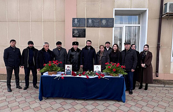 Открытие мемориальных плит выпускникам школ-участникам СВО прошло в Избербаше