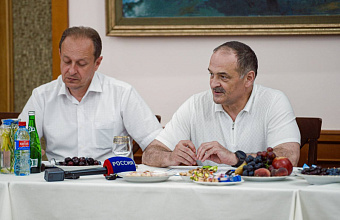 Сергей Меликов встретился с футболистами и тренерским штабом махачкалинского «Динамо»