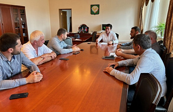 В Новолакском районе обсудили вопросы маркировки и учета КРС и МРС