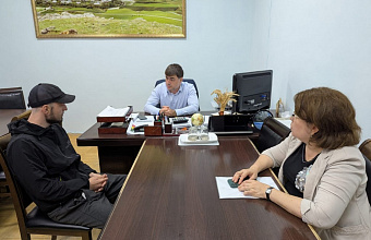 В администрации Карабудахкентского района состоялась встреча с контрактником Минобороны РФ