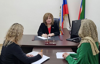 Депутат Эльмира Абиева оказала содействие в восстановлении уличного освещения вблизи школы в Махачкале