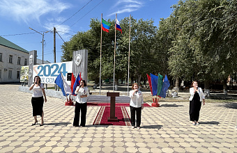 День российского флага отметили в Тарумовском районе