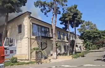 В Дербенте загорелось здание коньячного комбината