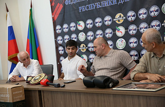 Обладателя чемпионского пояса IBA Вадима Мусаева чествовали в Минспорте Дагестана