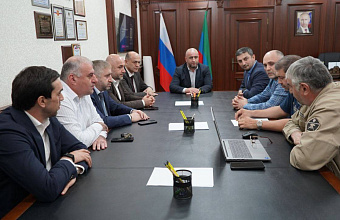 Глава Дагестанских Огней поручил ускорить ремонт улиц после жалоб жителей