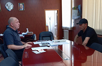 Глава Курахского района встретился с участником СВО Салманом Раджабовым
