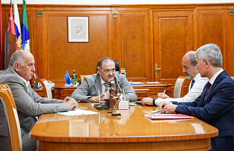 Сергей Меликов встретился с врио ректора ДагГАУ Шихрагимом Кутаевым