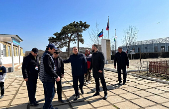 Эмин Мерданов посетил избирательную комиссию в Дербентском районе