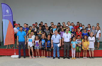 «День цифры» для ребят из Суджи: «Ростелеком» поддержал образовательный проект в детском лагере отдыха на берегу Каспийского моря