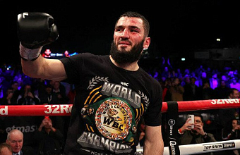 Сергей Меликов поздравил боксера Артура Бетербиева с победой в поединке против Дмитрия Бивола