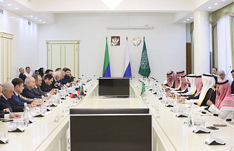 Сергей Меликов проводит встречу с министром по делам хаджа и умры Саудовской Аравии