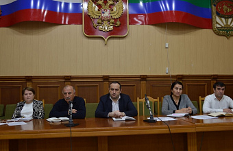 На еженедельном совещании обсудили ключевые вопросы развития Каякентского района