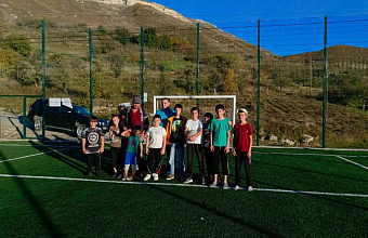 Абдурахман Махмудов присоединился к акции «Сделай подарок родной школе»