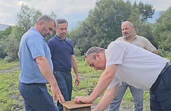 Глава Ботлихского района проверил ход строительства водопровода в рамках местных инициатив