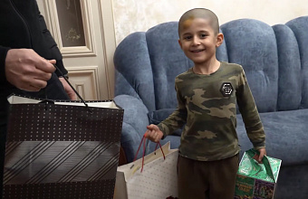 Детям участников СВО в Хасавюрте вручили новогодние подарки