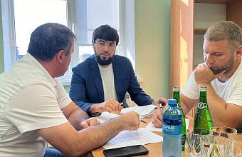 Депутат Хабибулла Магомедов проверил качество устранения нарушений в новых детсадах Избербаша