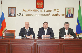 Глава Хасавюртовского района отчитался перед депутатами о работе