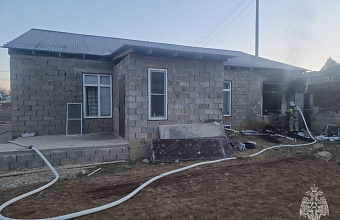 Пять человек, в том числе 3 детей, пострадали при взрыве газа в частном доме в Махачкале