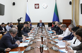 Абдулмуслим Абдулмуслимов провел совещание по подготовке к заседанию оргкомитета «Победа»