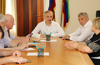 Энрик Муслимов и Аким Микиров провели совместный прием граждан