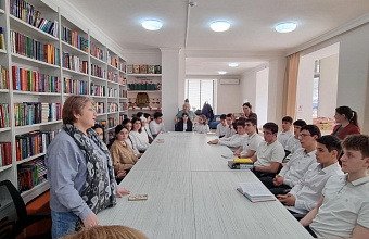 Депутаты «Единой России» подарили книги детской библиотеке Махачкалы