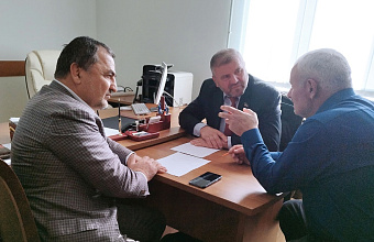 Депутаты Народного Собрания РД провели выездной прием граждан в Гунибском районе