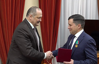 Сергей Меликов встретился с руководителем Управления Федеральной налоговой службы по РД